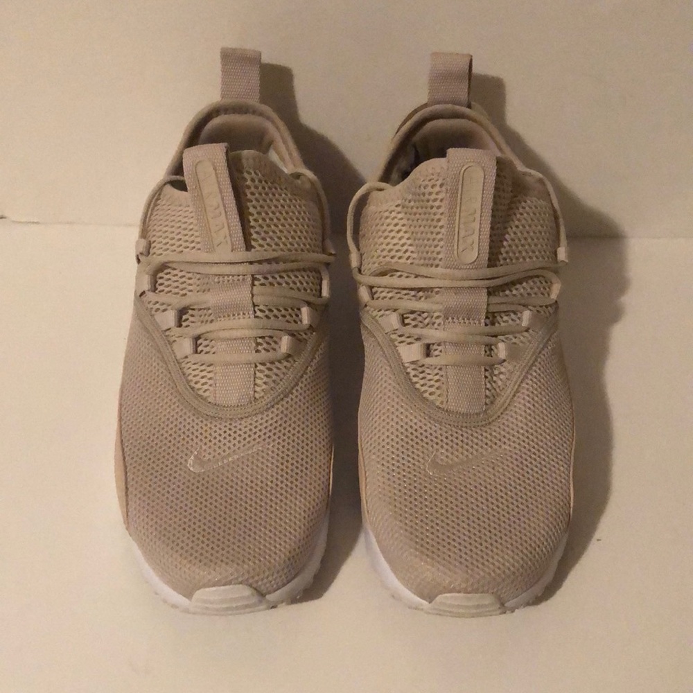 Sz 9.5 Nike